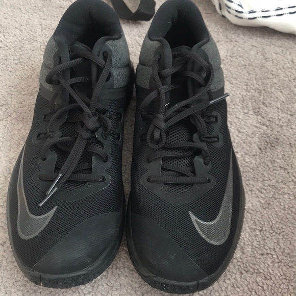 nike air versatile 2